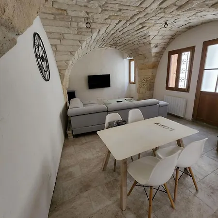 Дом отдыха Maison De Village Centre Historique Avec Terrasse *